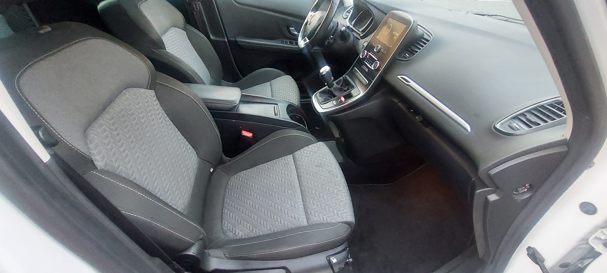 Renault Grand Scenic 1.3 TCE 140CV foto 10